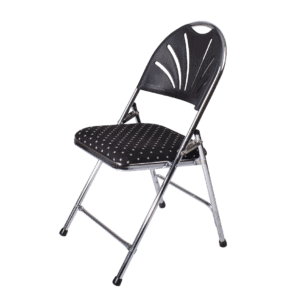 Klapstoel met zwart frame en gestippeld zitvlak, ideaal voor evenementen en feesten.